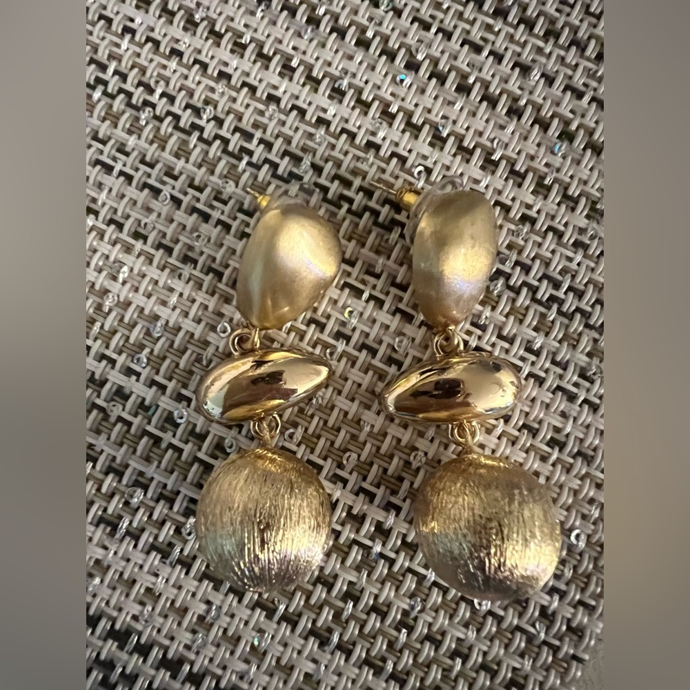 Elegant Gold Drop Earrings
